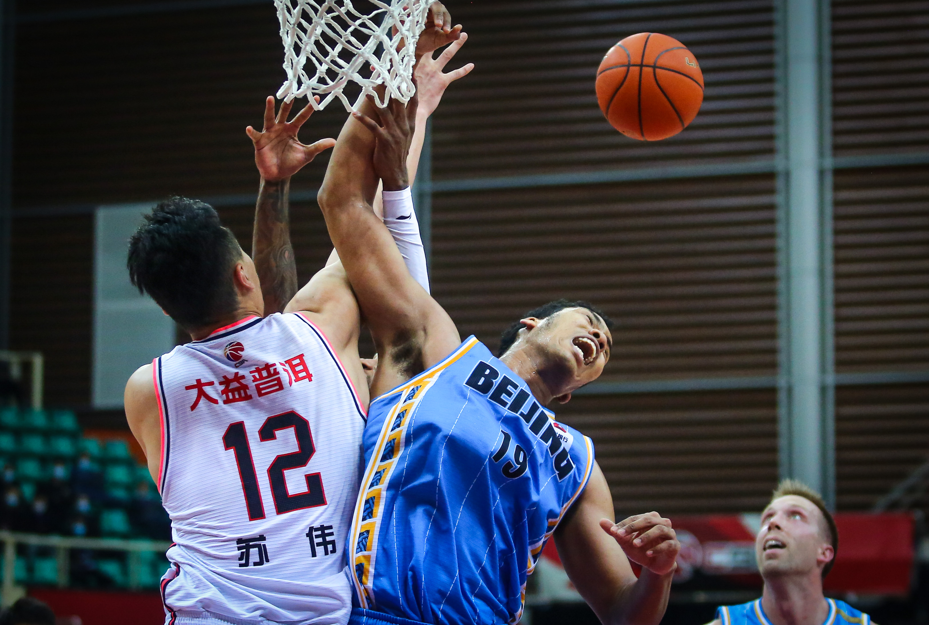 包含太狠了！托特纳姆绝杀压哨备战CBA常规赛新疆广汇强势反弹备战NBA总决赛，东契奇在RNG比赛中逆转的词条